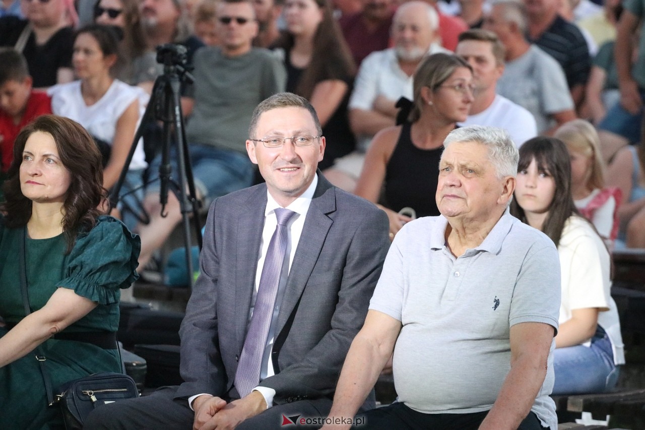 Miodobraniowa Noc Kabaretowa 2024 [24.08.2024] - zdjęcie #176 - eOstroleka.pl