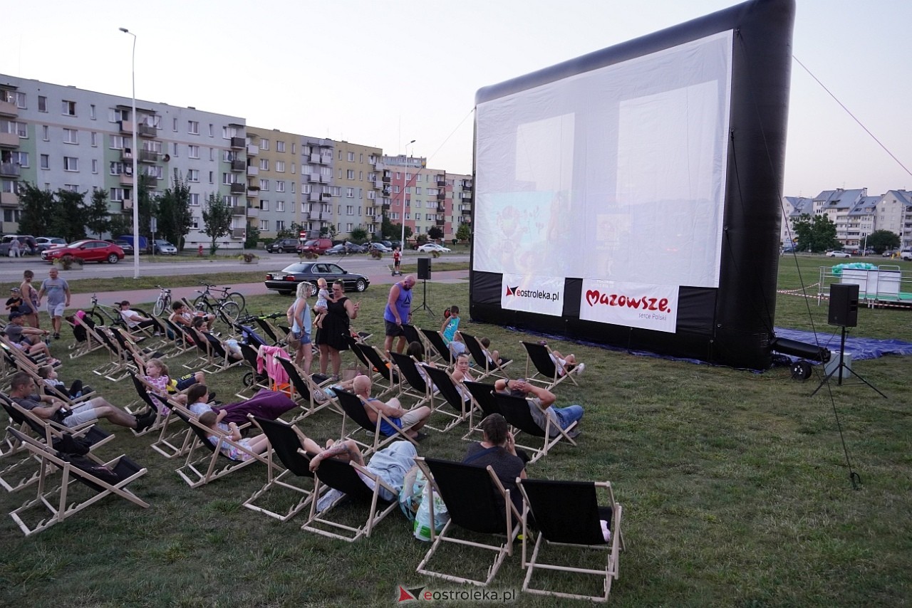 Letnie kino plenerowe w Ostrołęce. Na dużym ekranie film „Krudowie 2: Nowa Era” [24.08.2024] - zdjęcie #86 - eOstroleka.pl