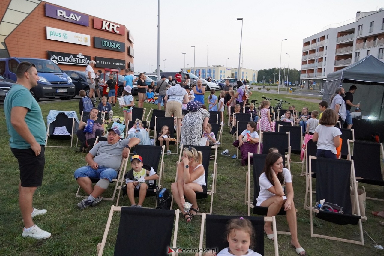 Letnie kino plenerowe w Ostrołęce. Na dużym ekranie film „Krudowie 2: Nowa Era” [24.08.2024] - zdjęcie #81 - eOstroleka.pl
