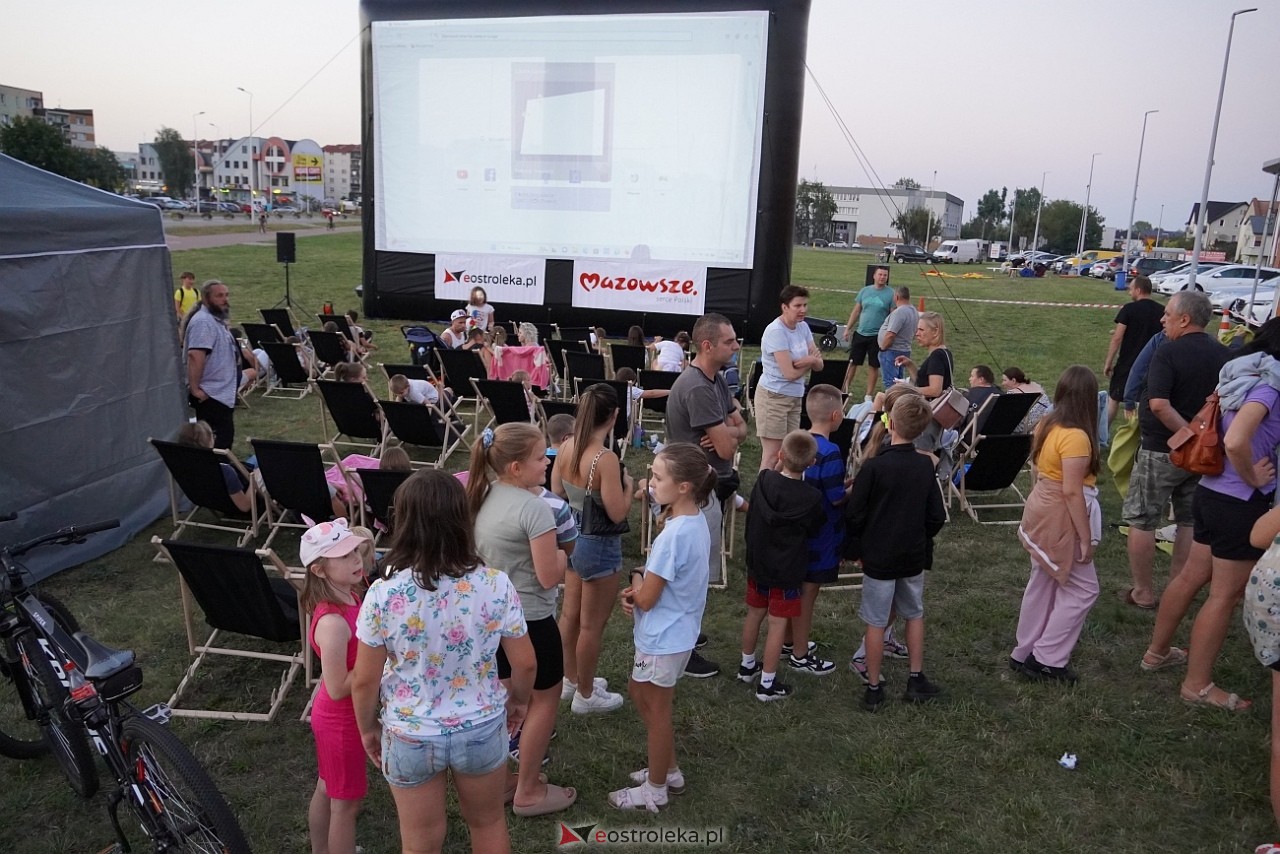 Letnie kino plenerowe w Ostrołęce. Na dużym ekranie film „Krudowie 2: Nowa Era” [24.08.2024] - zdjęcie #72 - eOstroleka.pl