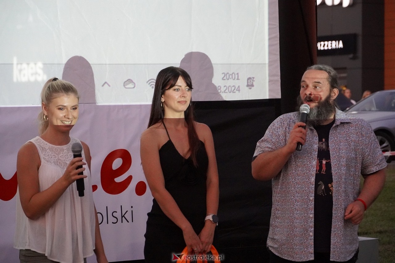 Letnie kino plenerowe w Ostrołęce. Na dużym ekranie film „Krudowie 2: Nowa Era” [24.08.2024] - zdjęcie #61 - eOstroleka.pl