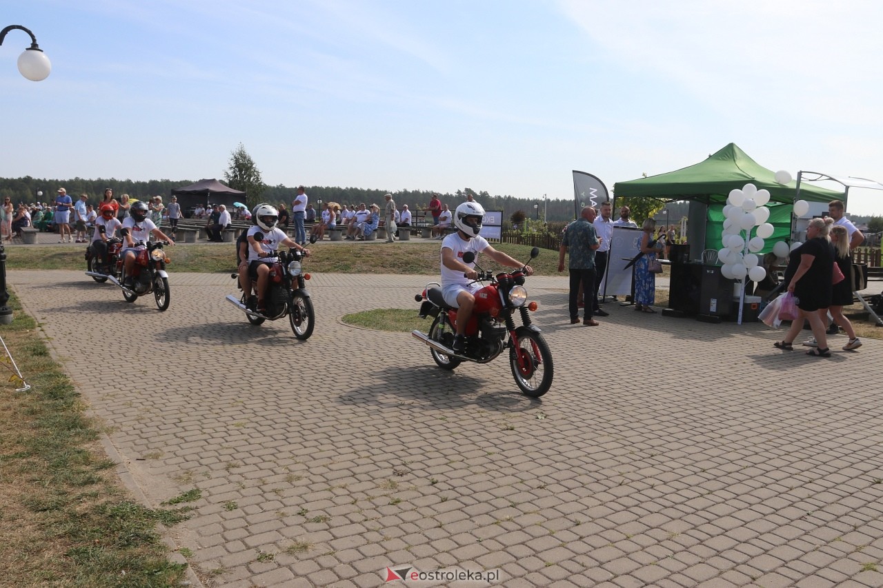 Miodobranie Kurpiowskie 2024 - zlot aut z PRL [25.08.2024] - zdjęcie #28 - eOstroleka.pl