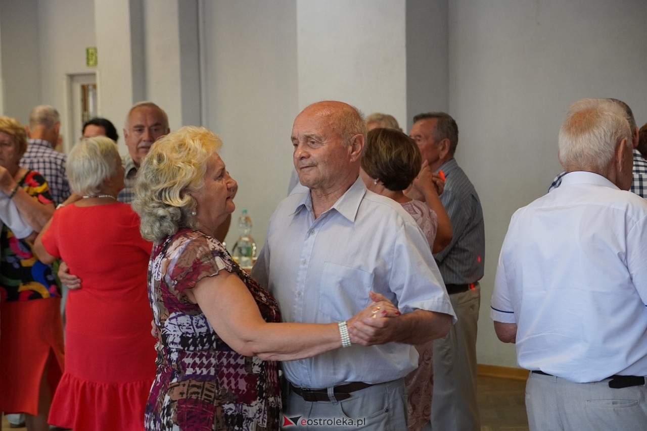 Zabawa taneczna z Klubem Seniora “Wrzos” [25.08.2024] - zdjęcie #17 - eOstroleka.pl