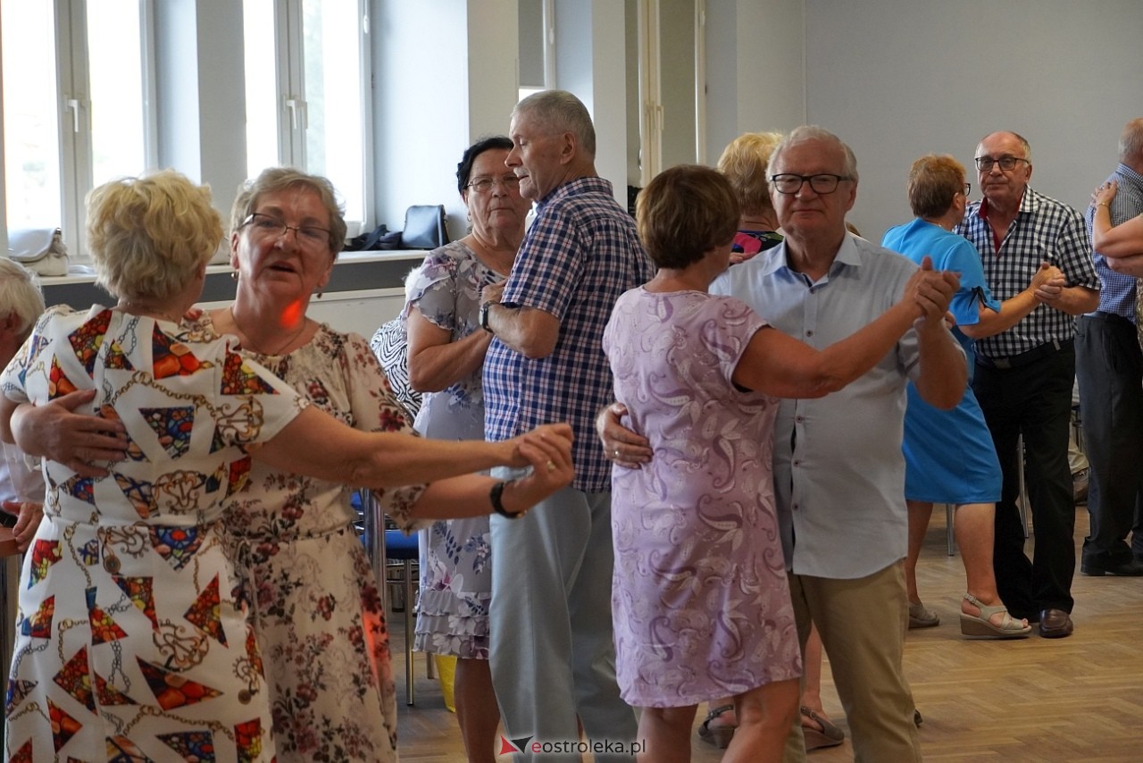 Zabawa taneczna z Klubem Seniora “Wrzos” [25.08.2024] - zdjęcie #6 - eOstroleka.pl