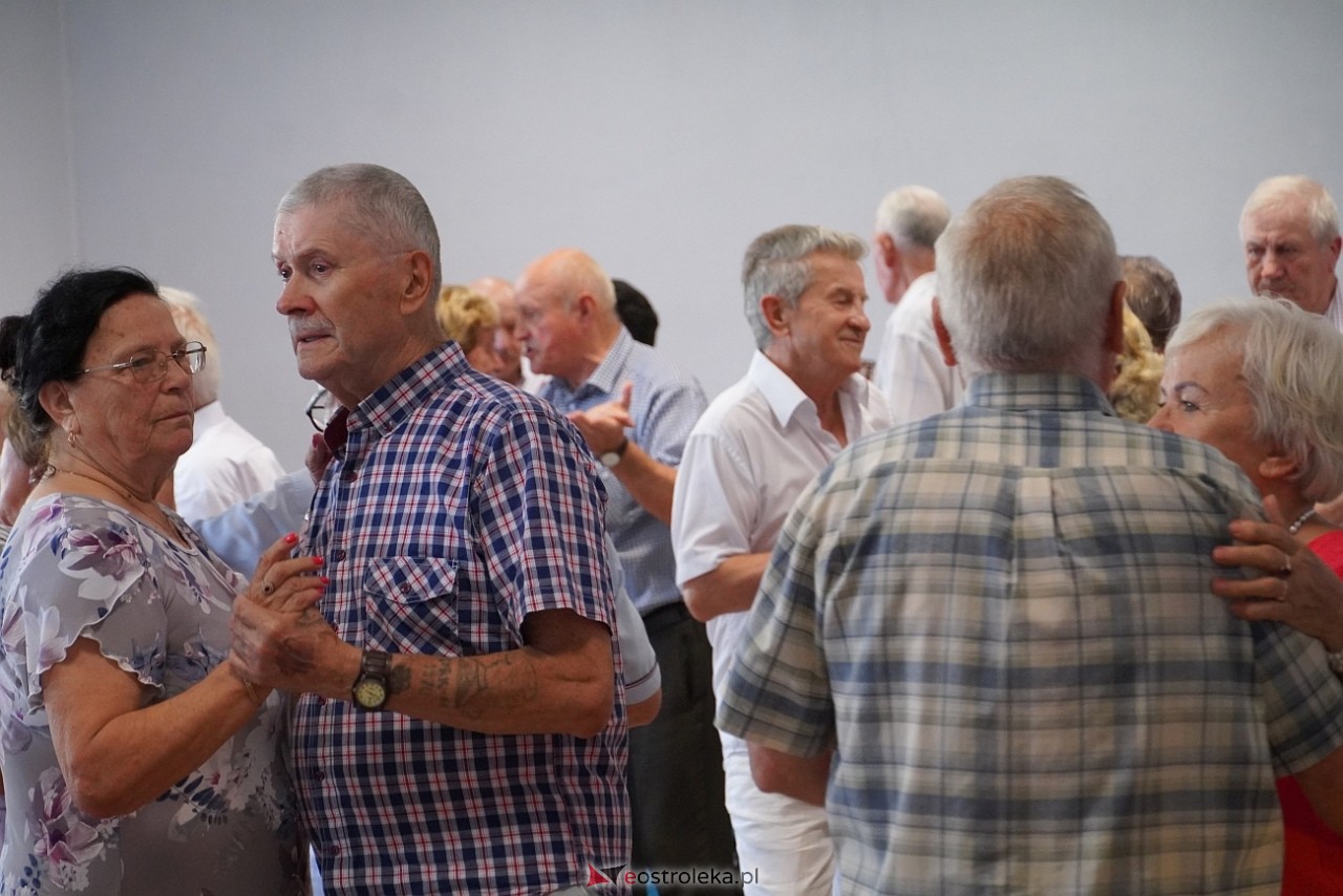 Zabawa taneczna z Klubem Seniora “Wrzos” [25.08.2024] - zdjęcie #3 - eOstroleka.pl