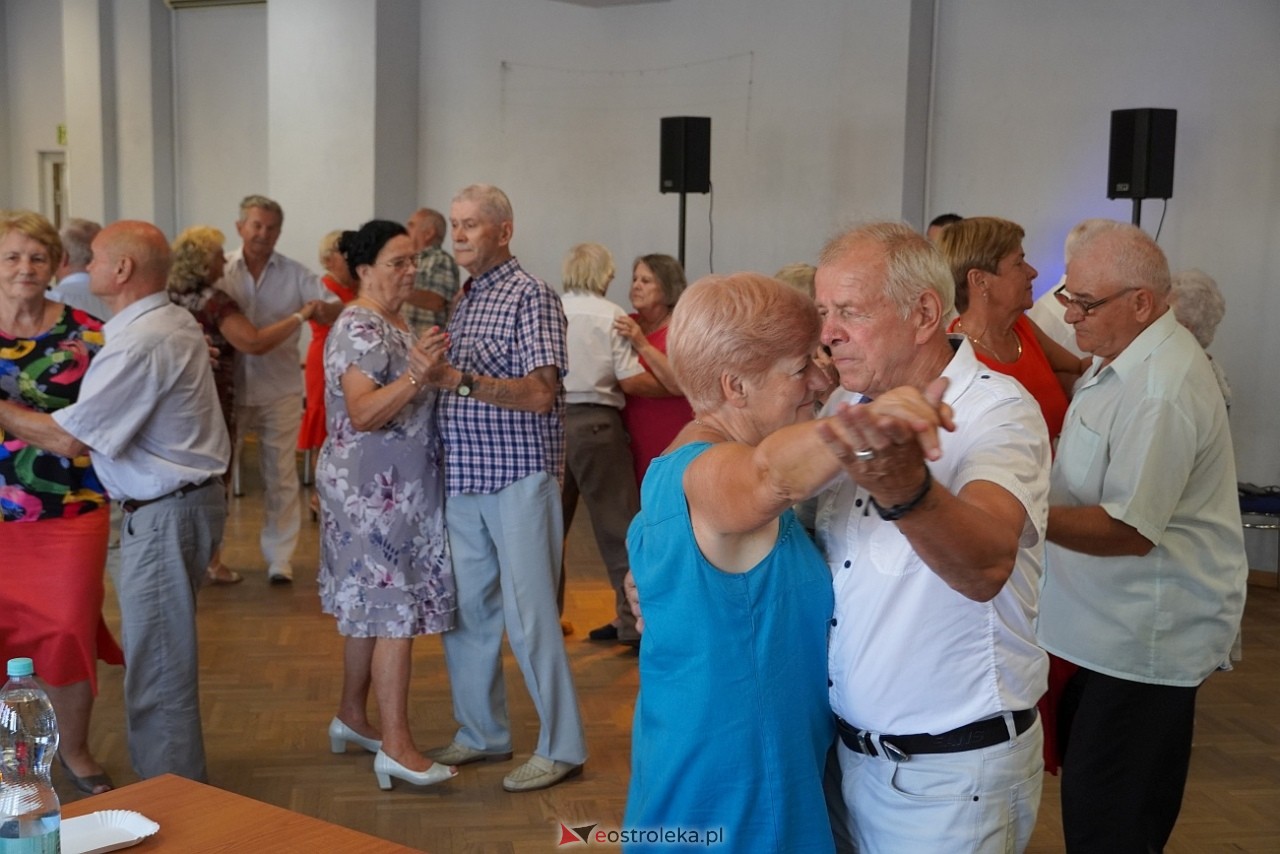 Zabawa taneczna z Klubem Seniora “Wrzos” [25.08.2024] - zdjęcie #1 - eOstroleka.pl