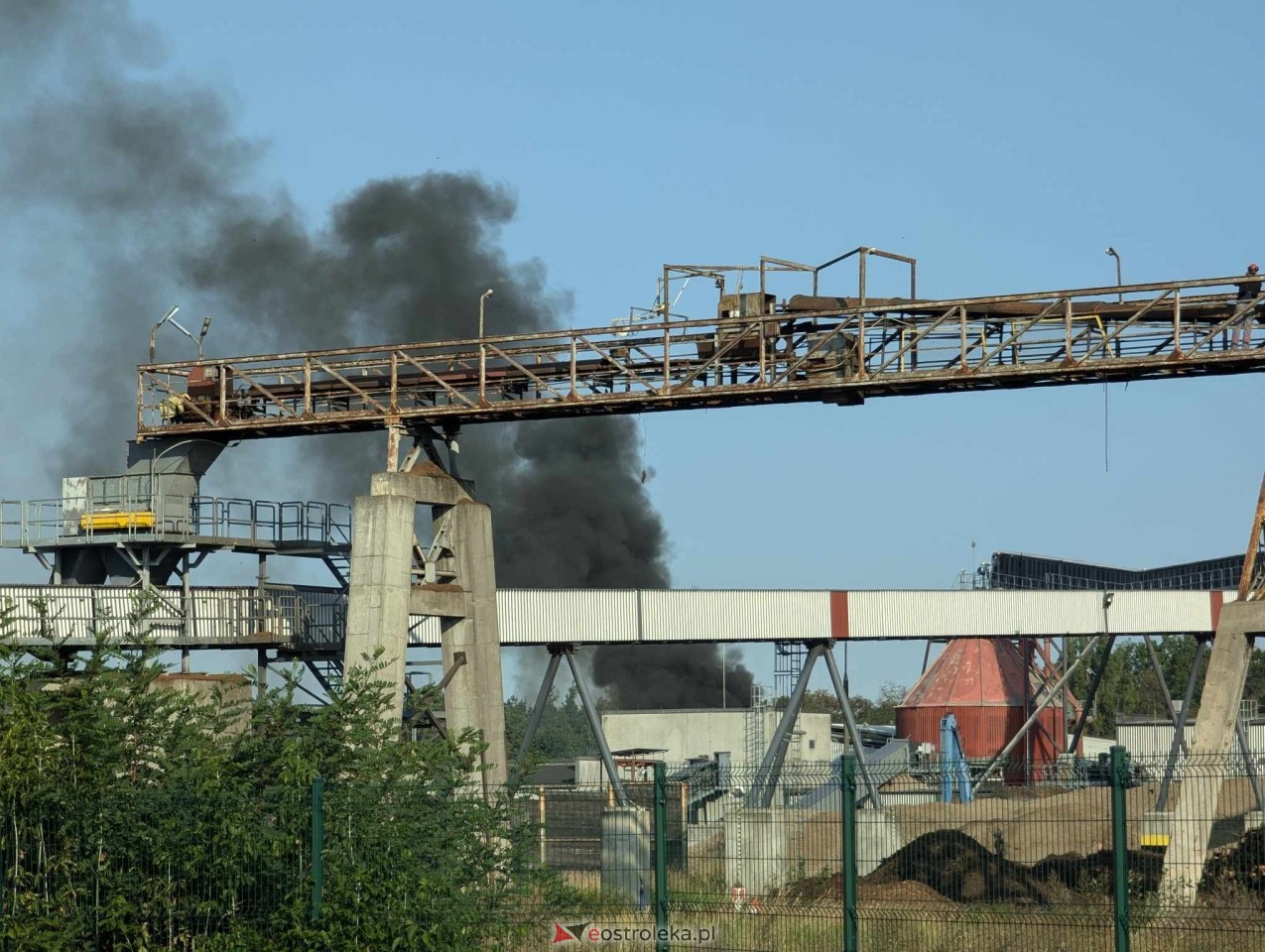 Czarny dym nad Ostrołęką [27.08.2024] - zdjęcie #4 - eOstroleka.pl