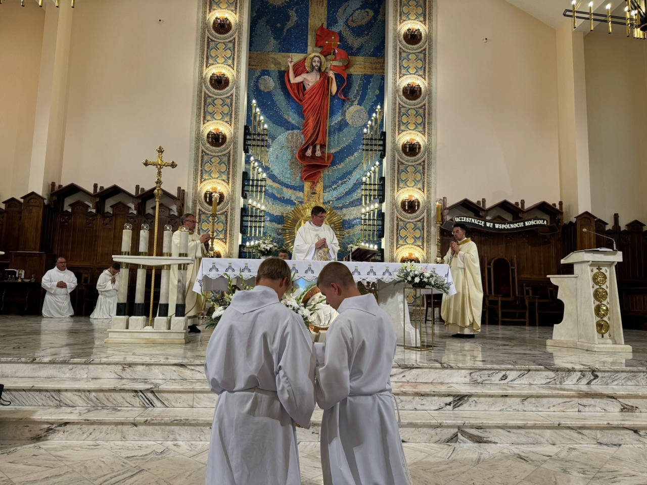 Pożegnanie ks. Cezarego Czarkowskiego [27.08.2024] - zdjęcie #13 - eOstroleka.pl