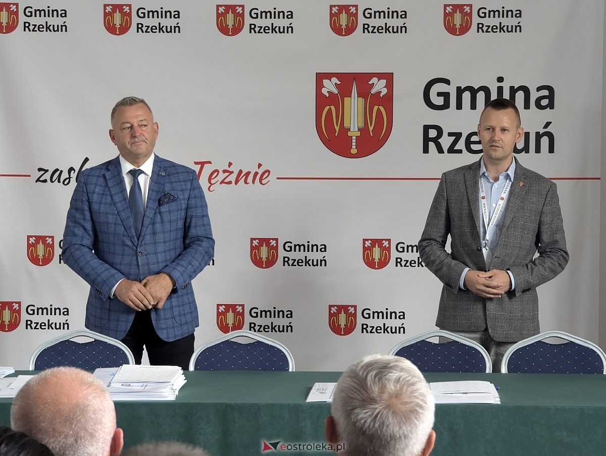 Podpisanie umowy na dofinansowanie projektów usuwania azbestu między gminą Rzekun a WFOŚiGW  [26.08.2024] - zdjęcie #6 - eOstroleka.pl