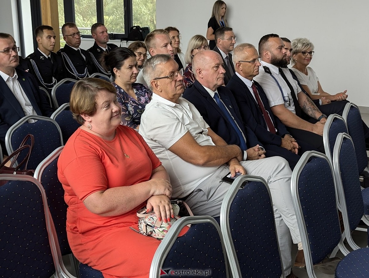 Podpisanie umowy na dofinansowanie projektów usuwania azbestu między gminą Rzekun a WFOŚiGW  [26.08.2024] - zdjęcie #3 - eOstroleka.pl