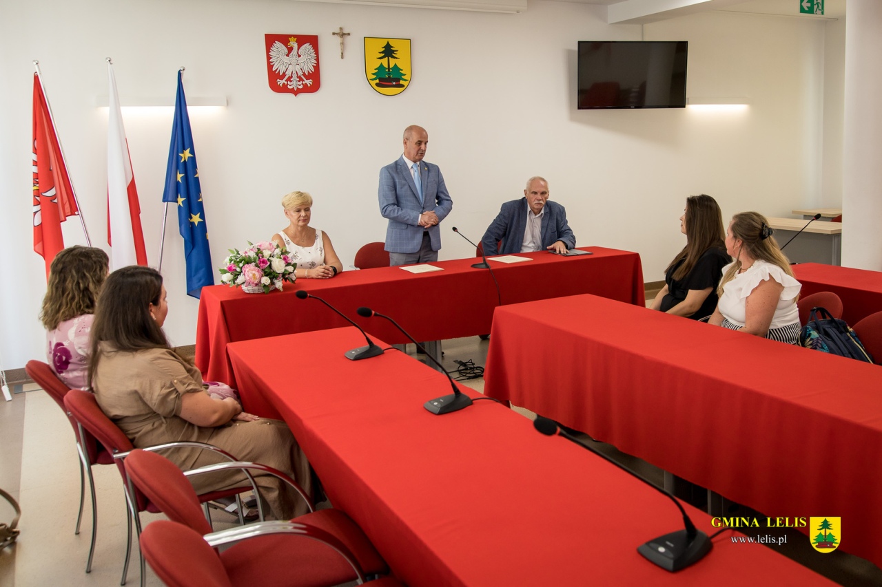 Nauczyciele z Gminy Lelis awansowali [28.08.2024] - zdjęcie #1 - eOstroleka.pl
