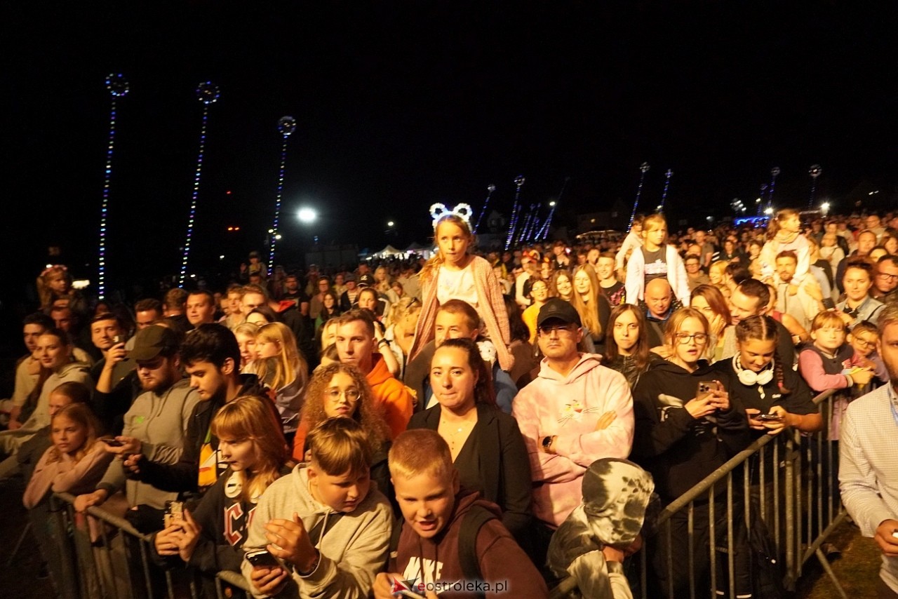  Michał Szczygieł oczarował publiczność na dożynkach w Olszewie-Borkach [31.08.2024] - zdjęcie #53 - eOstroleka.pl