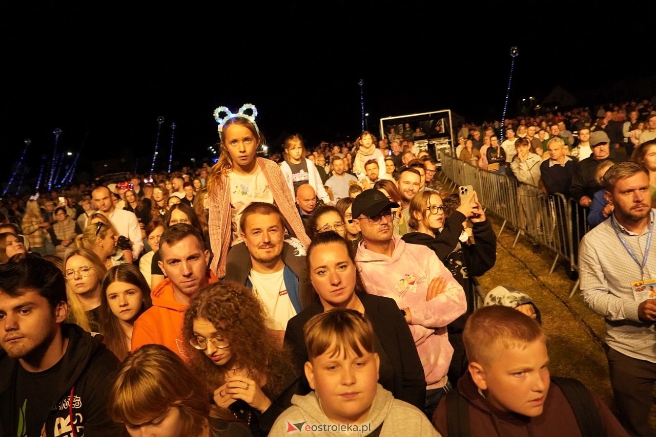  Michał Szczygieł oczarował publiczność na dożynkach w Olszewie-Borkach [31.08.2024] - zdjęcie #56 - eOstroleka.pl