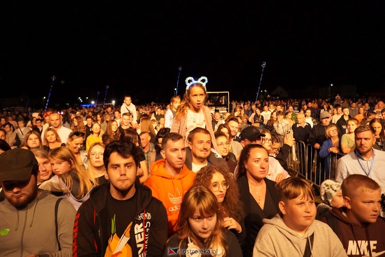  Michał Szczygieł oczarował publiczność na dożynkach w Olszewie-Borkach [31.08.2024] - zdjęcie #57 - eOstroleka.pl