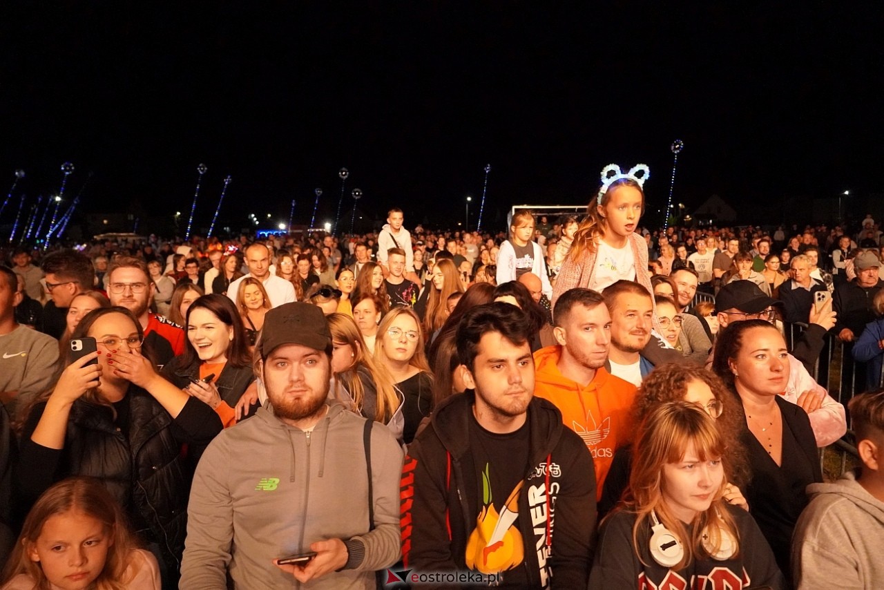  Michał Szczygieł oczarował publiczność na dożynkach w Olszewie-Borkach [31.08.2024] - zdjęcie #58 - eOstroleka.pl