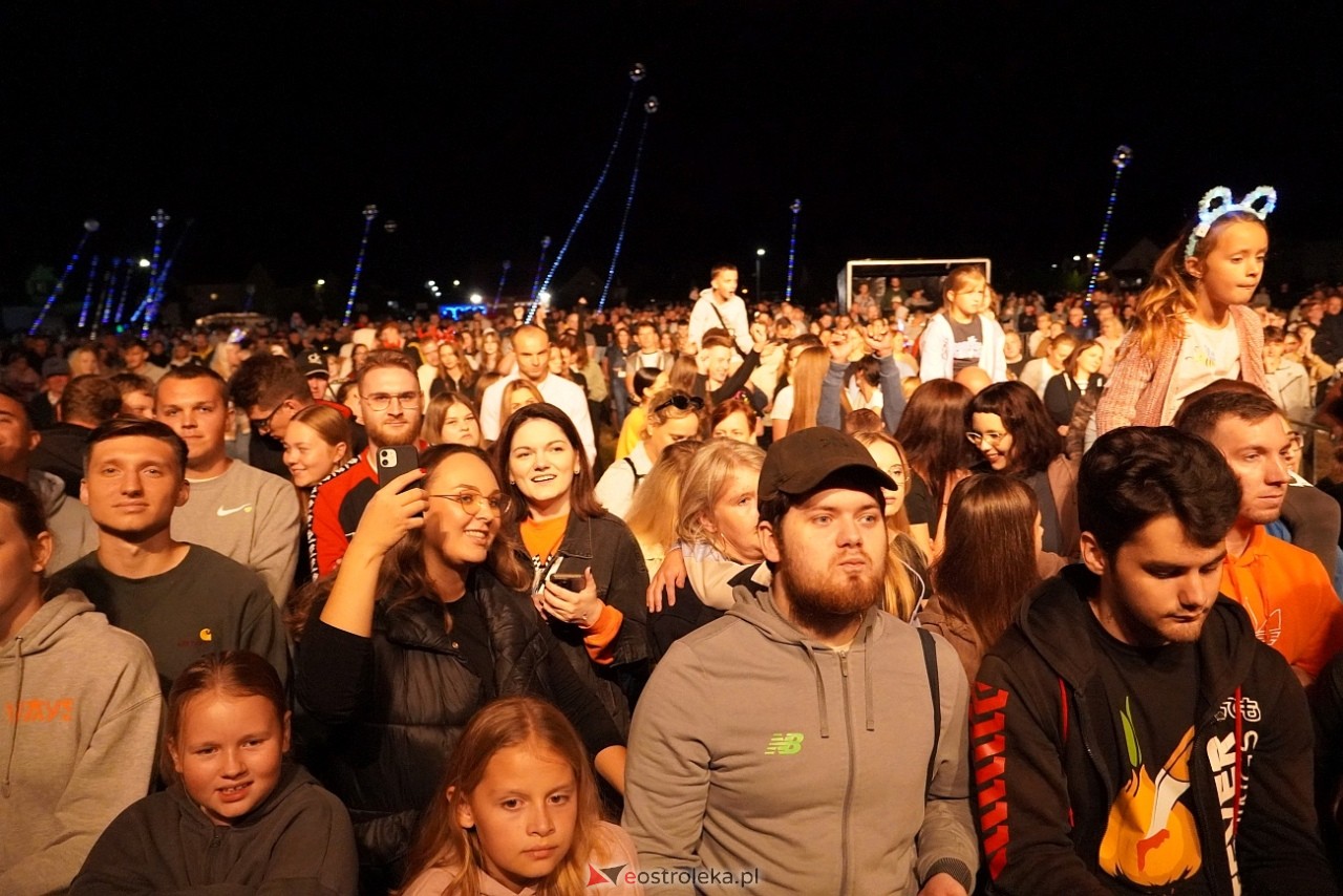  Michał Szczygieł oczarował publiczność na dożynkach w Olszewie-Borkach [31.08.2024] - zdjęcie #61 - eOstroleka.pl