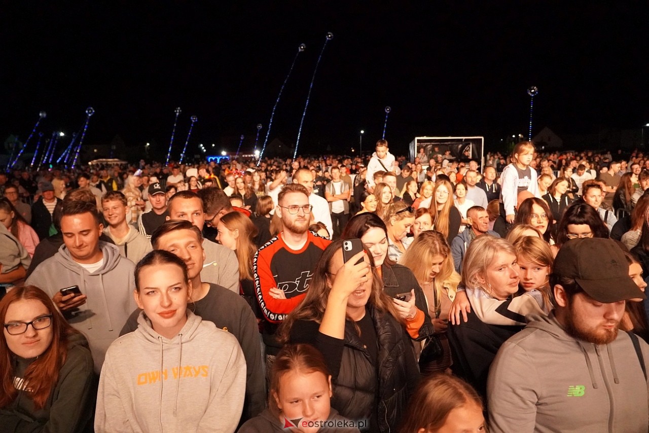  Michał Szczygieł oczarował publiczność na dożynkach w Olszewie-Borkach [31.08.2024] - zdjęcie #62 - eOstroleka.pl