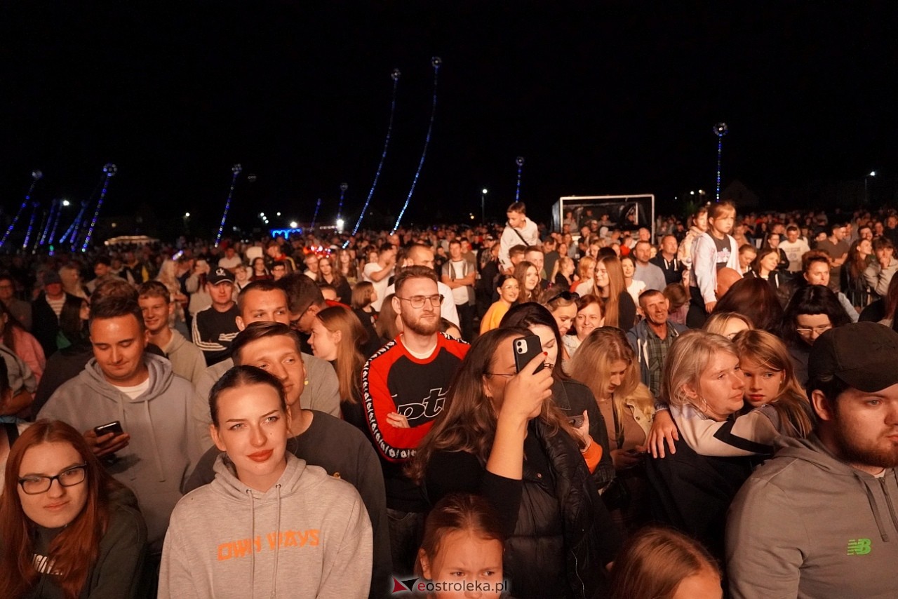  Michał Szczygieł oczarował publiczność na dożynkach w Olszewie-Borkach [31.08.2024] - zdjęcie #63 - eOstroleka.pl