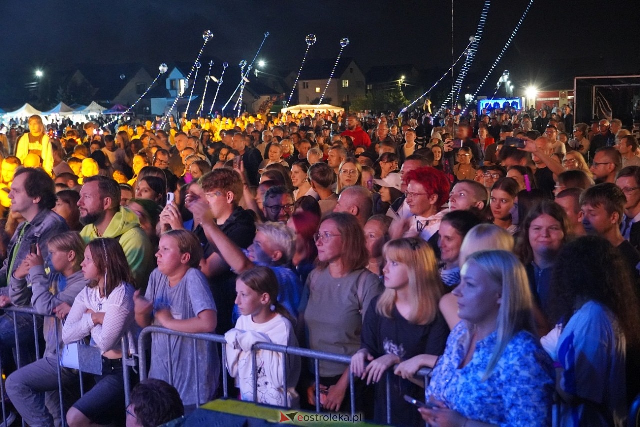  Michał Szczygieł oczarował publiczność na dożynkach w Olszewie-Borkach [31.08.2024] - zdjęcie #93 - eOstroleka.pl