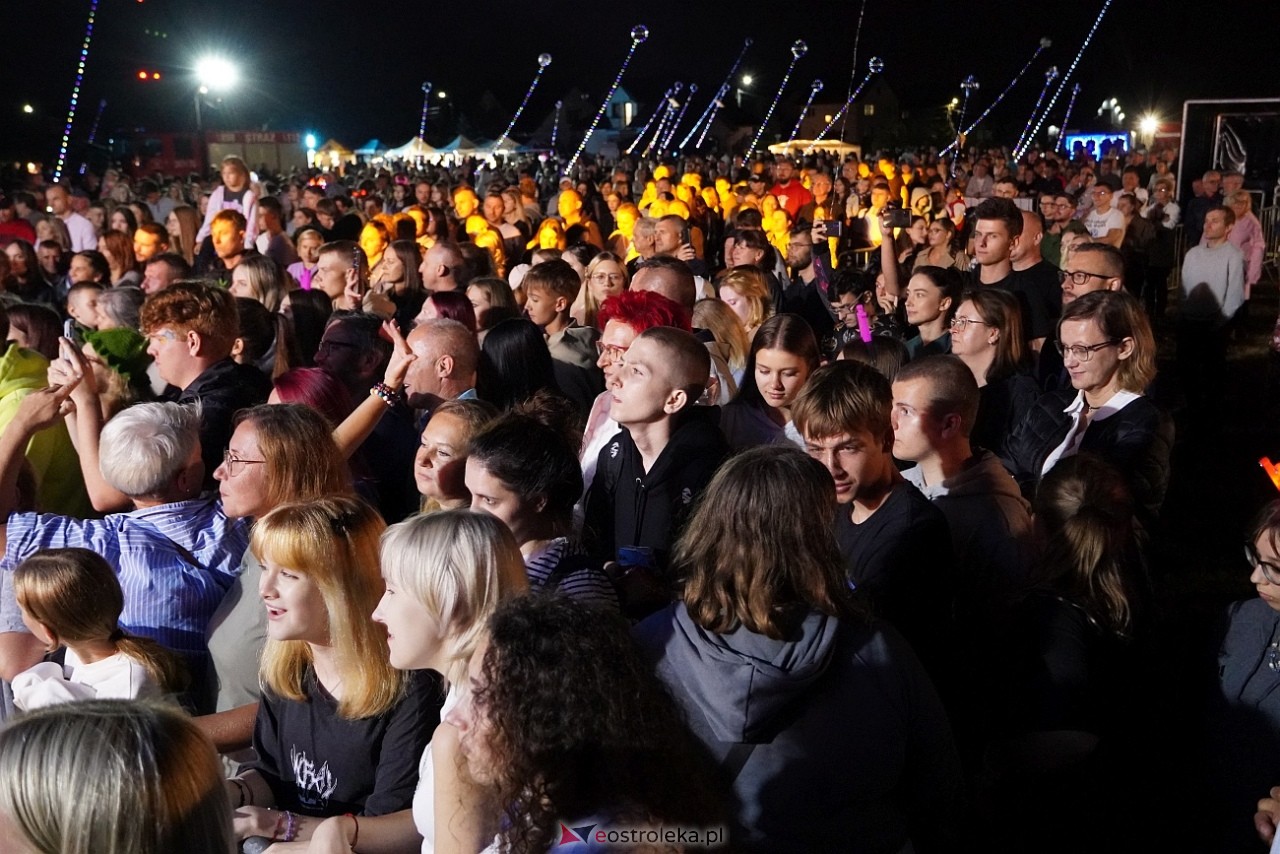  Michał Szczygieł oczarował publiczność na dożynkach w Olszewie-Borkach [31.08.2024] - zdjęcie #95 - eOstroleka.pl