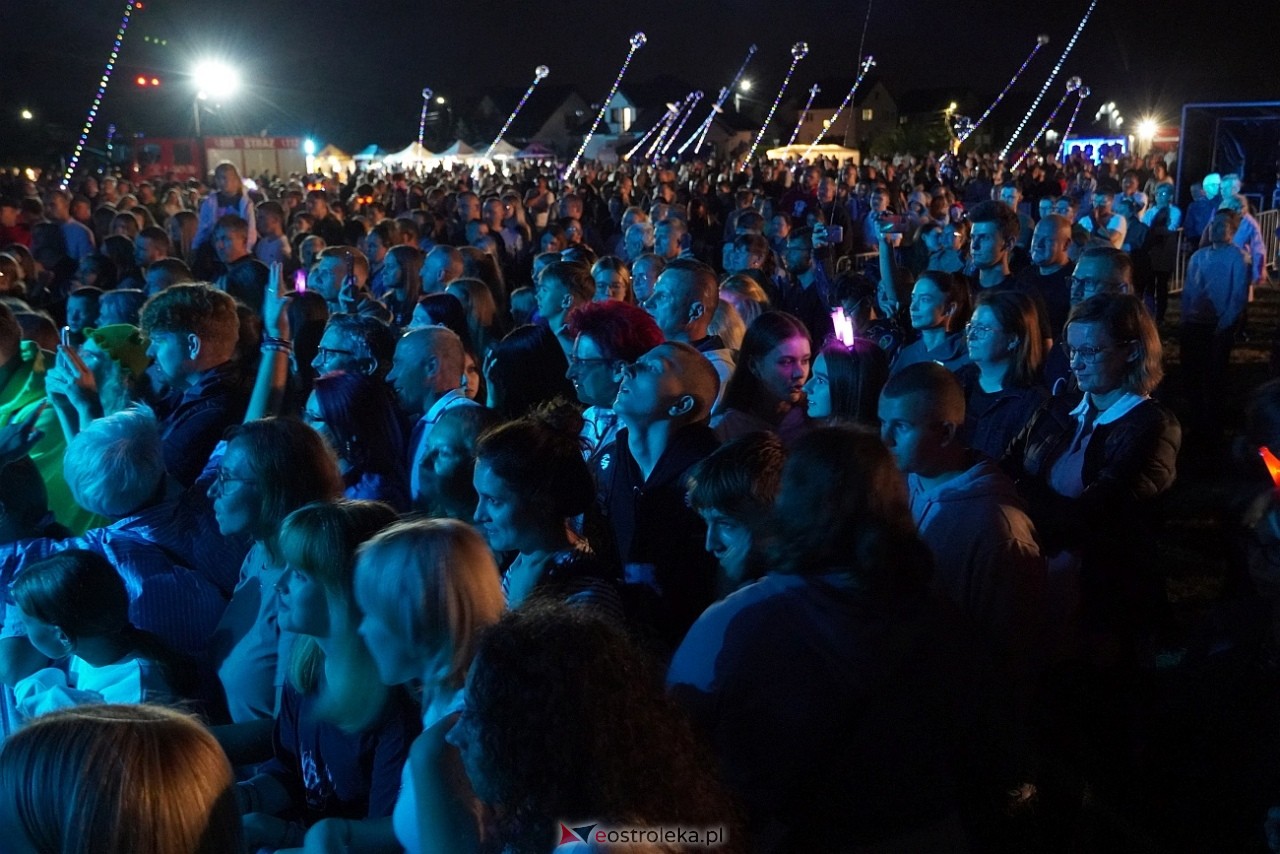  Michał Szczygieł oczarował publiczność na dożynkach w Olszewie-Borkach [31.08.2024] - zdjęcie #96 - eOstroleka.pl