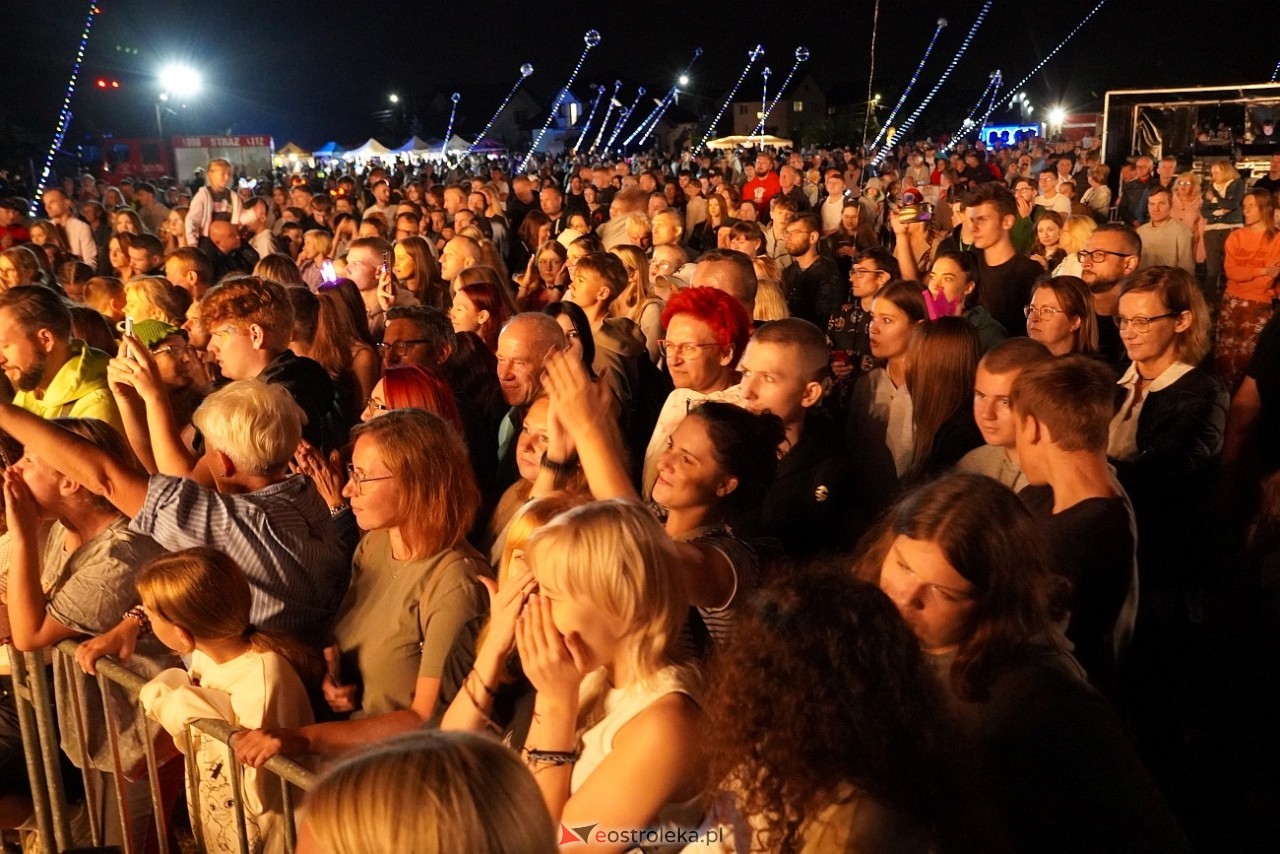  Michał Szczygieł oczarował publiczność na dożynkach w Olszewie-Borkach [31.08.2024] - zdjęcie #100 - eOstroleka.pl