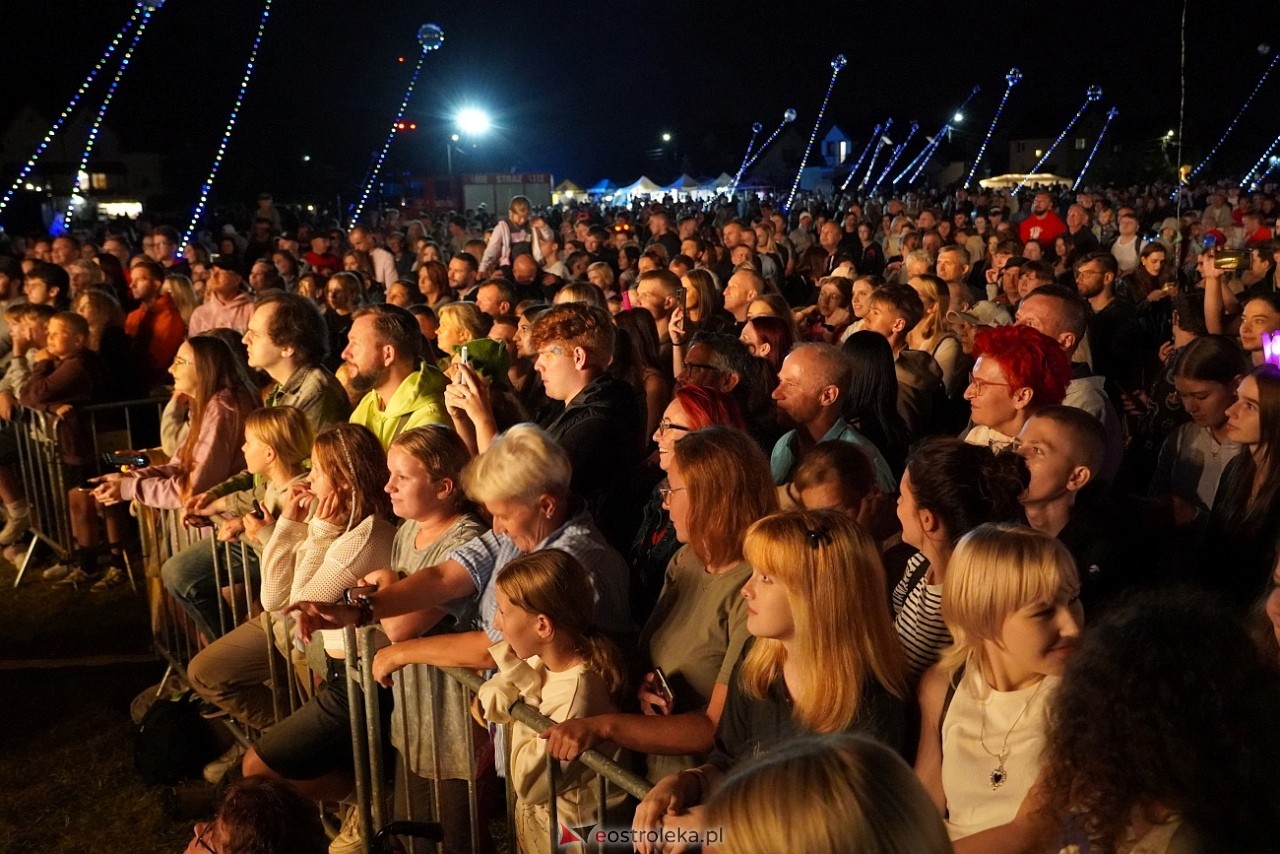  Michał Szczygieł oczarował publiczność na dożynkach w Olszewie-Borkach [31.08.2024] - zdjęcie #101 - eOstroleka.pl