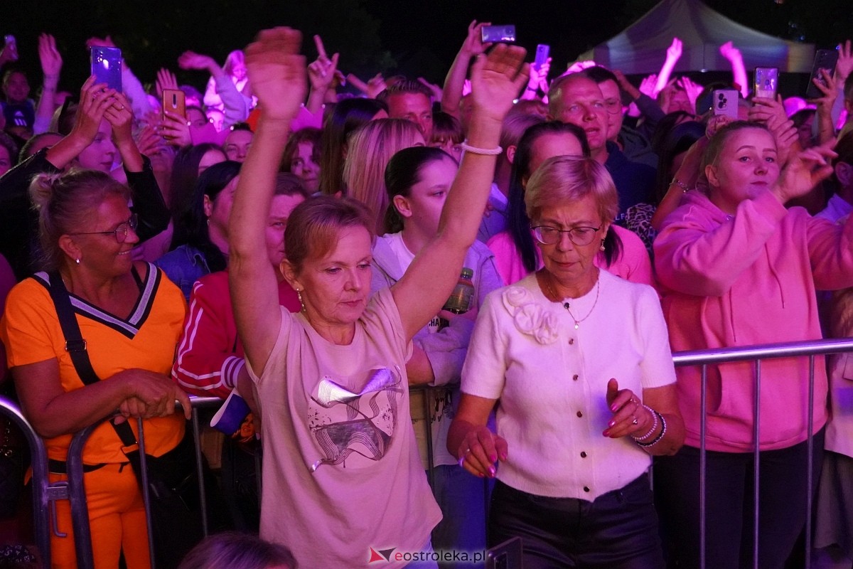 Zajazd Szlachecki w Troszynie: zespół Boys [01.09.2024] - zdjęcie #63 - eOstroleka.pl