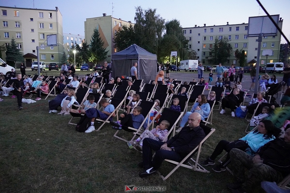 Letnie Kino Plenerowe na osiedlu Centrum [31.08.2024] - zdjęcie #17 - eOstroleka.pl