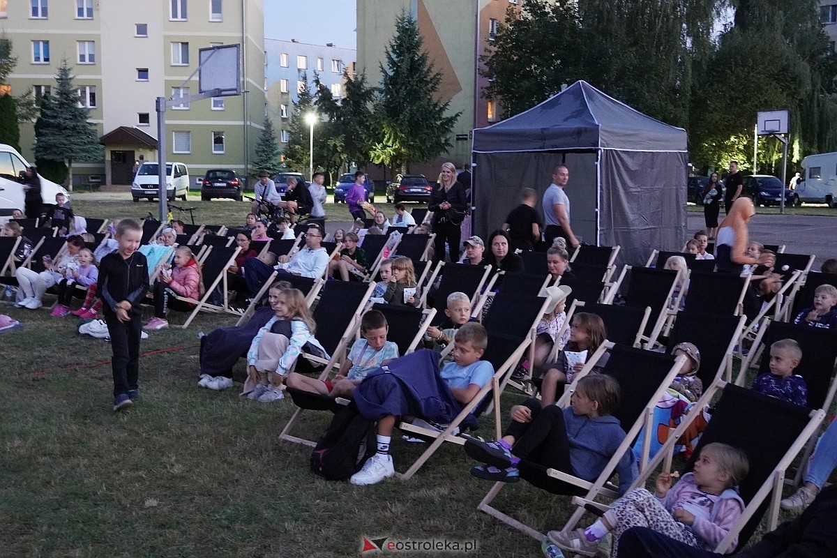 Letnie Kino Plenerowe na osiedlu Centrum [31.08.2024] - zdjęcie #16 - eOstroleka.pl