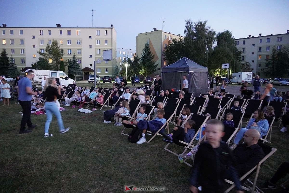 Letnie Kino Plenerowe na osiedlu Centrum [31.08.2024] - zdjęcie #15 - eOstroleka.pl