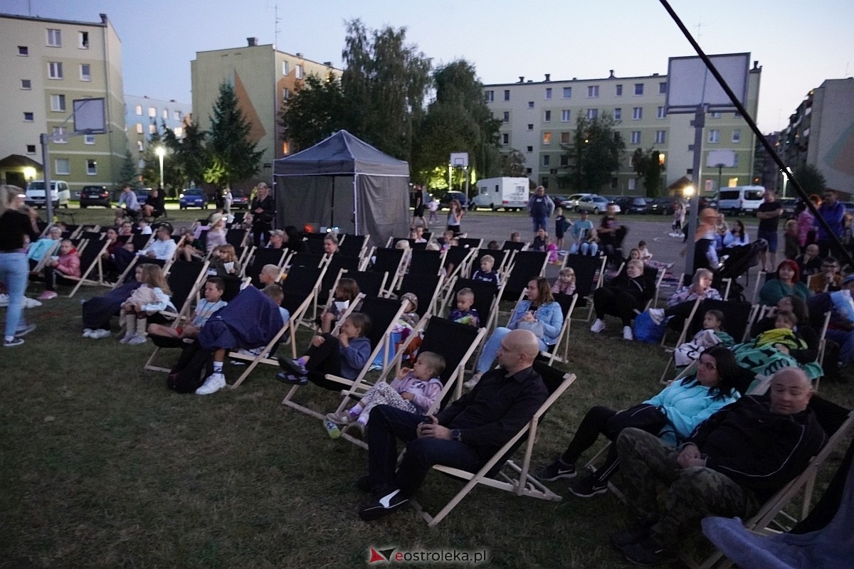 Letnie Kino Plenerowe na osiedlu Centrum [31.08.2024] - zdjęcie #14 - eOstroleka.pl