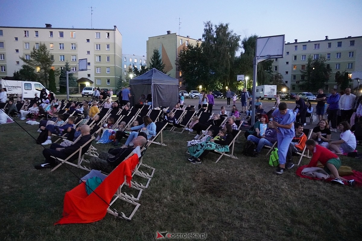 Letnie Kino Plenerowe na osiedlu Centrum [31.08.2024] - zdjęcie #13 - eOstroleka.pl