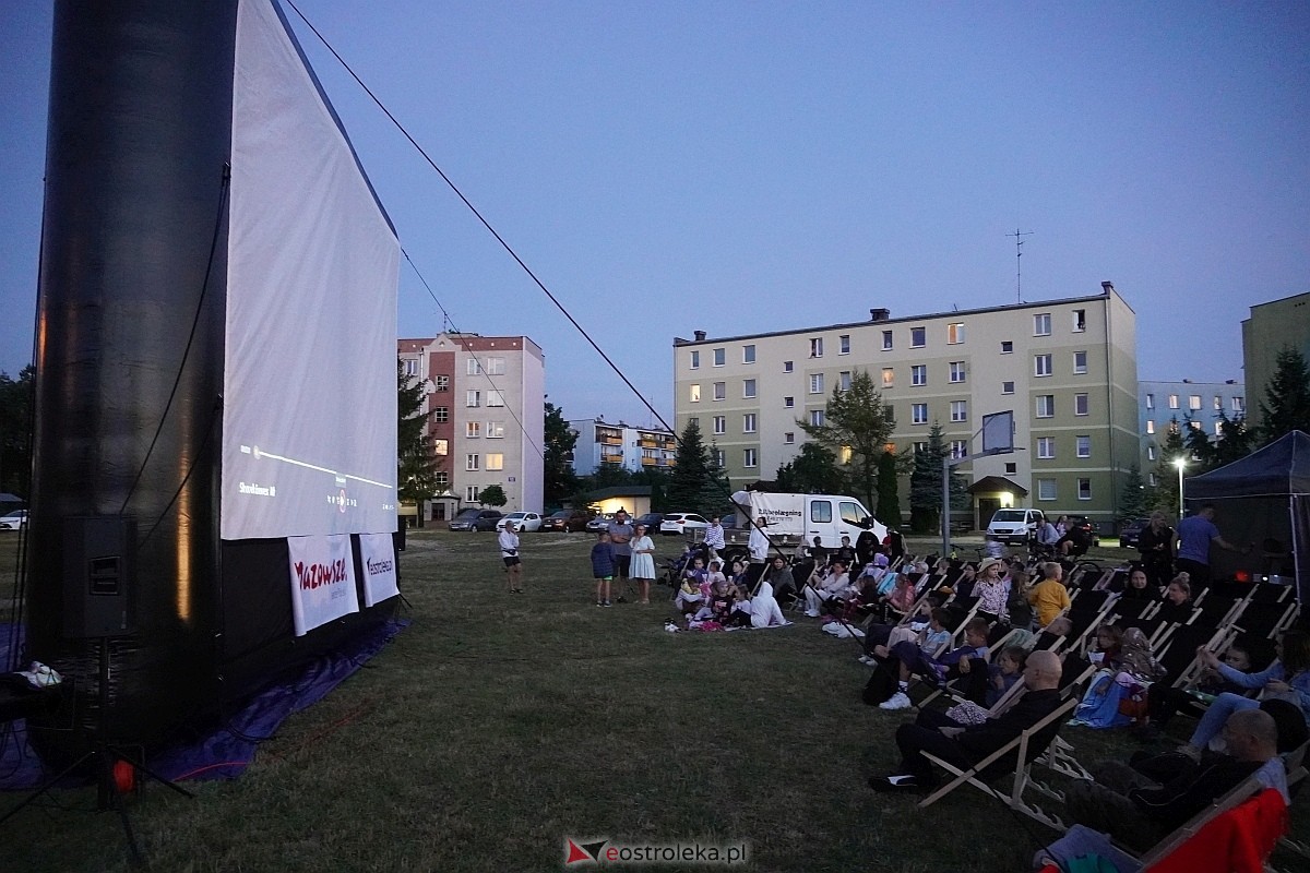Letnie Kino Plenerowe na osiedlu Centrum [31.08.2024] - zdjęcie #12 - eOstroleka.pl