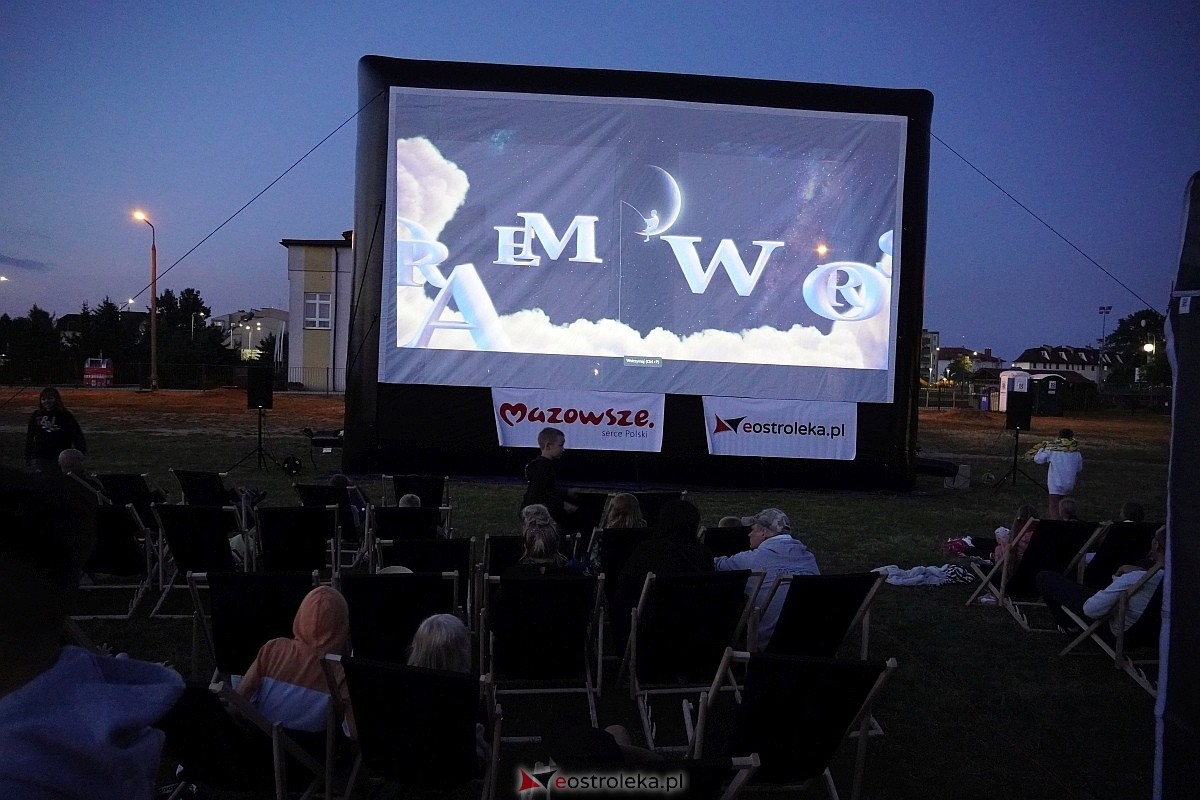 Letnie Kino Plenerowe na osiedlu Centrum [31.08.2024] - zdjęcie #11 - eOstroleka.pl