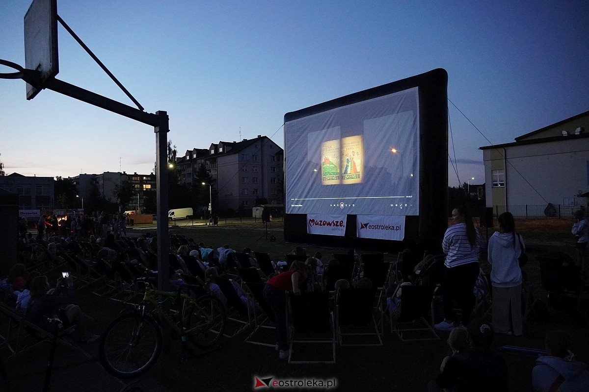 Letnie Kino Plenerowe na osiedlu Centrum [31.08.2024] - zdjęcie #10 - eOstroleka.pl
