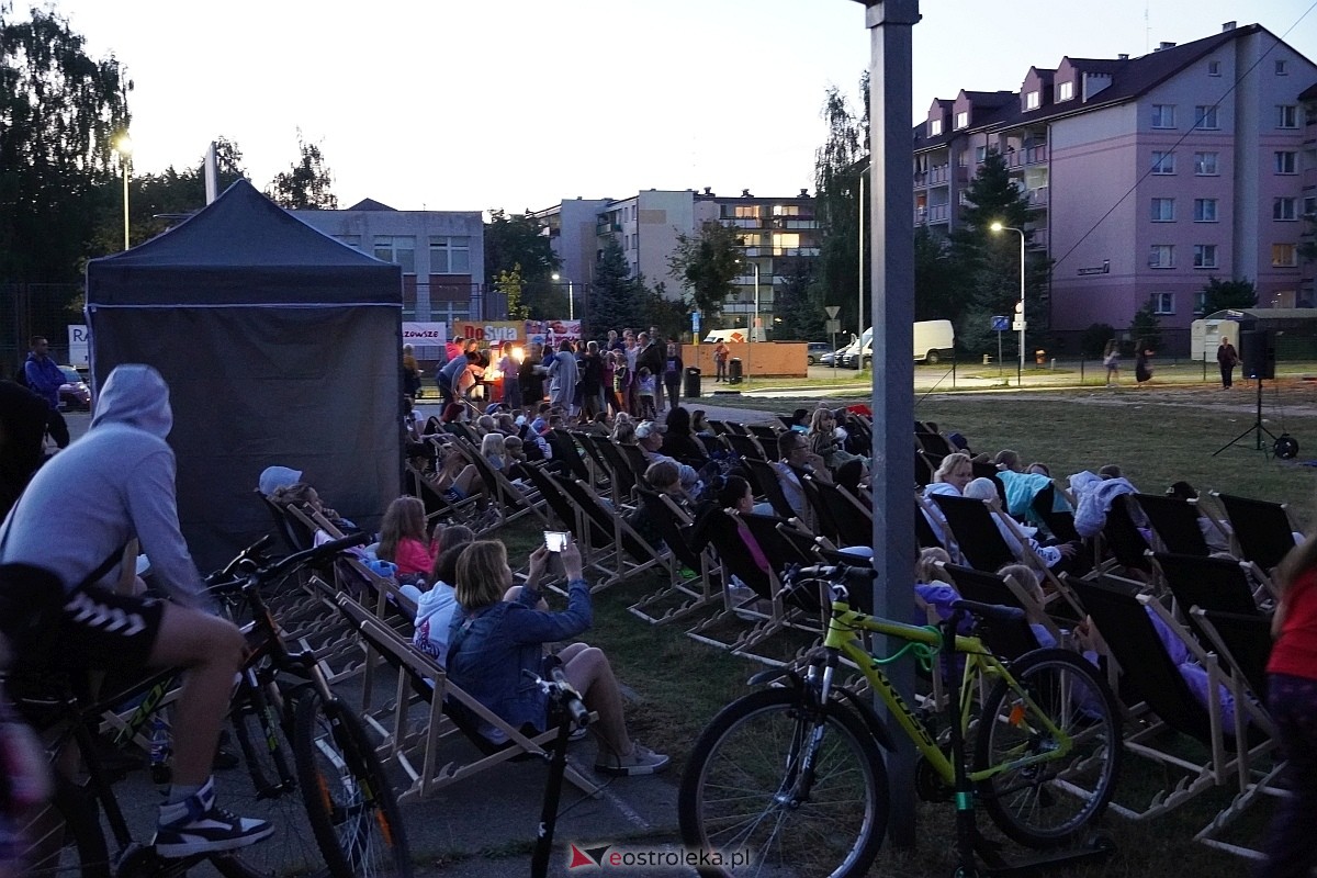 Letnie Kino Plenerowe na osiedlu Centrum [31.08.2024] - zdjęcie #9 - eOstroleka.pl