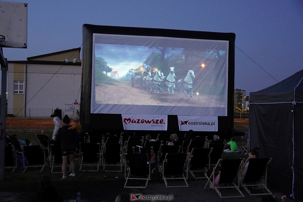 Letnie Kino Plenerowe na osiedlu Centrum [31.08.2024] - zdjęcie #7 - eOstroleka.pl