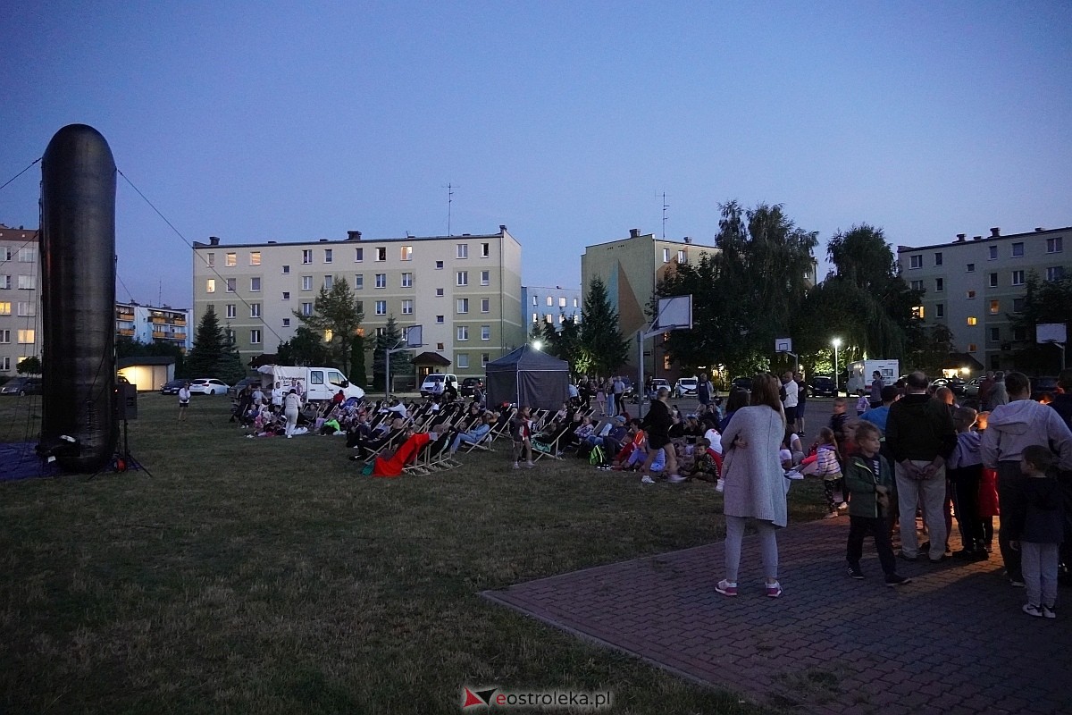 Letnie Kino Plenerowe na osiedlu Centrum [31.08.2024] - zdjęcie #2 - eOstroleka.pl