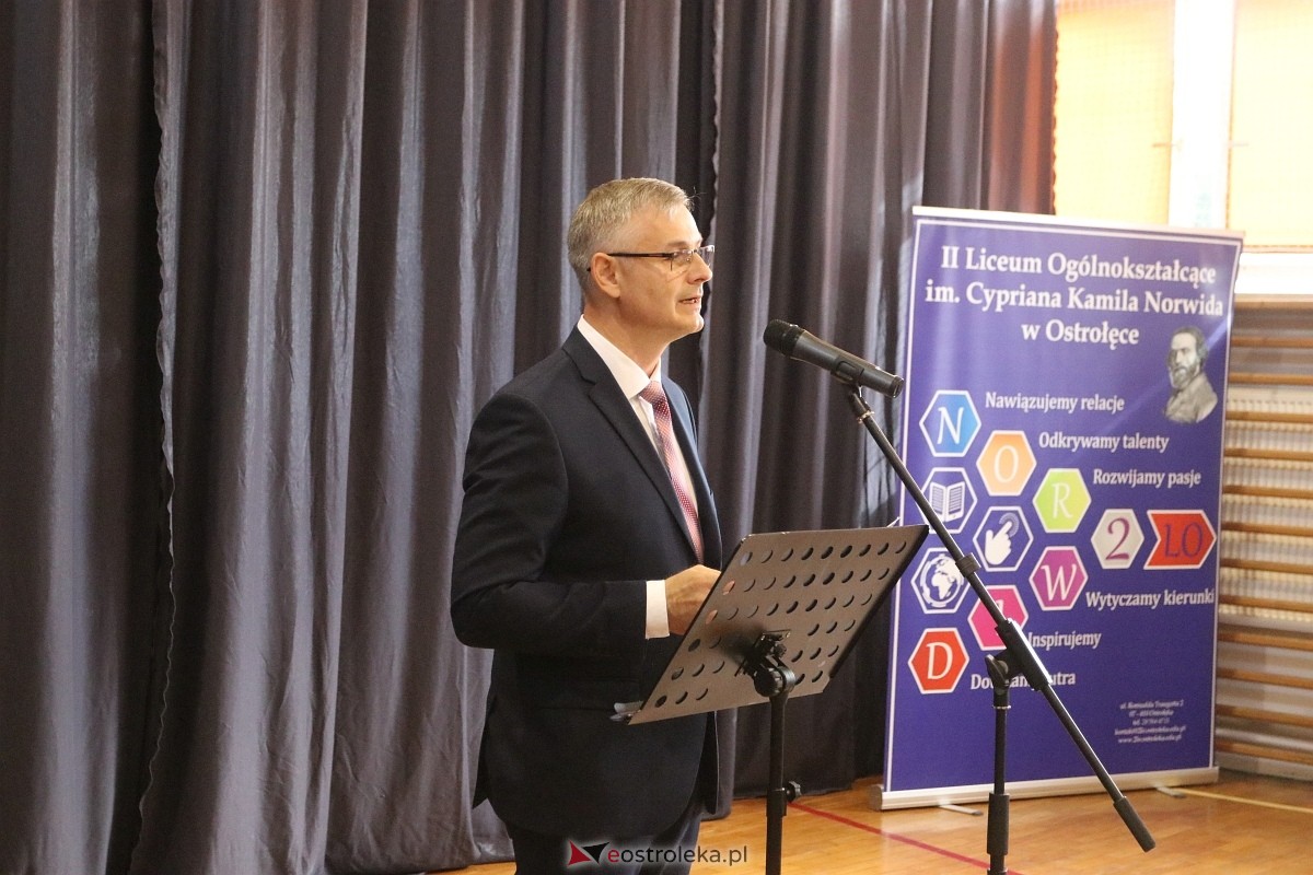 Rozpoczęcie roku szkolnego w II LO w Ostrołęce [02.09.2024] - zdjęcie #27 - eOstroleka.pl