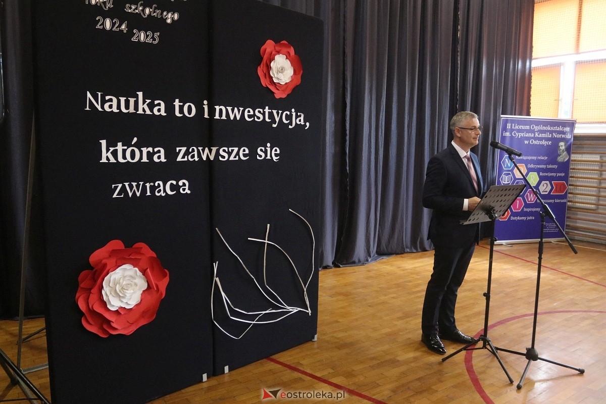 Rozpoczęcie roku szkolnego w II LO w Ostrołęce [02.09.2024] - zdjęcie #26 - eOstroleka.pl