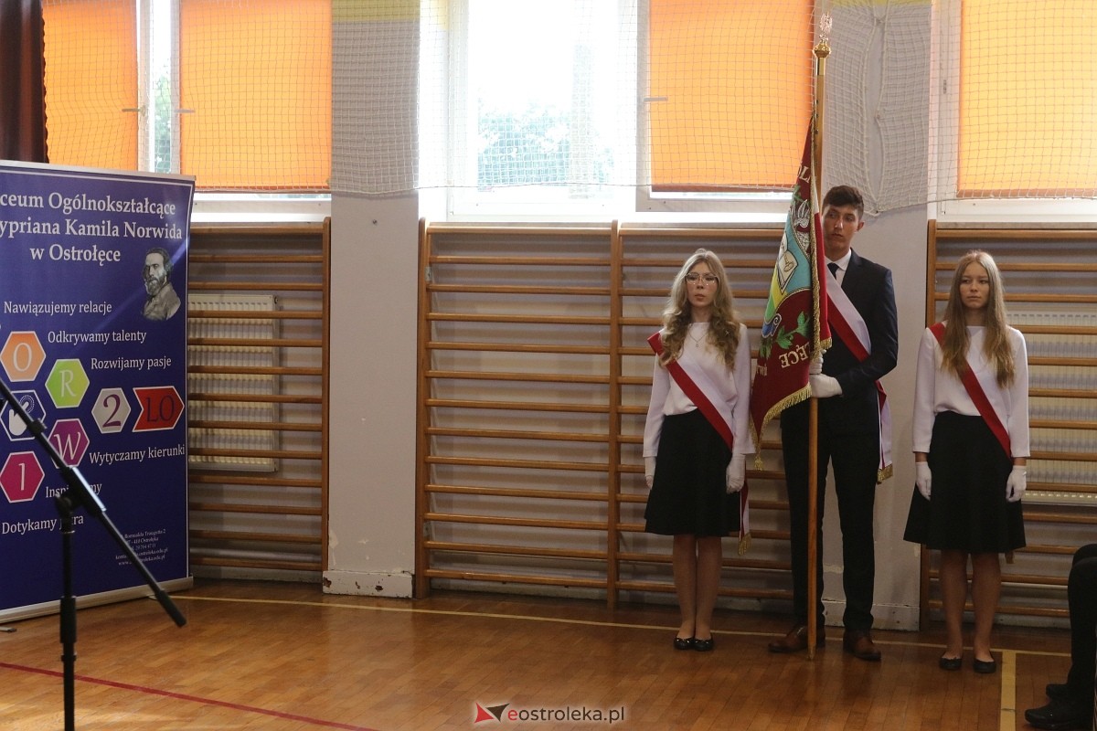 Rozpoczęcie roku szkolnego w II LO w Ostrołęce [02.09.2024] - zdjęcie #25 - eOstroleka.pl