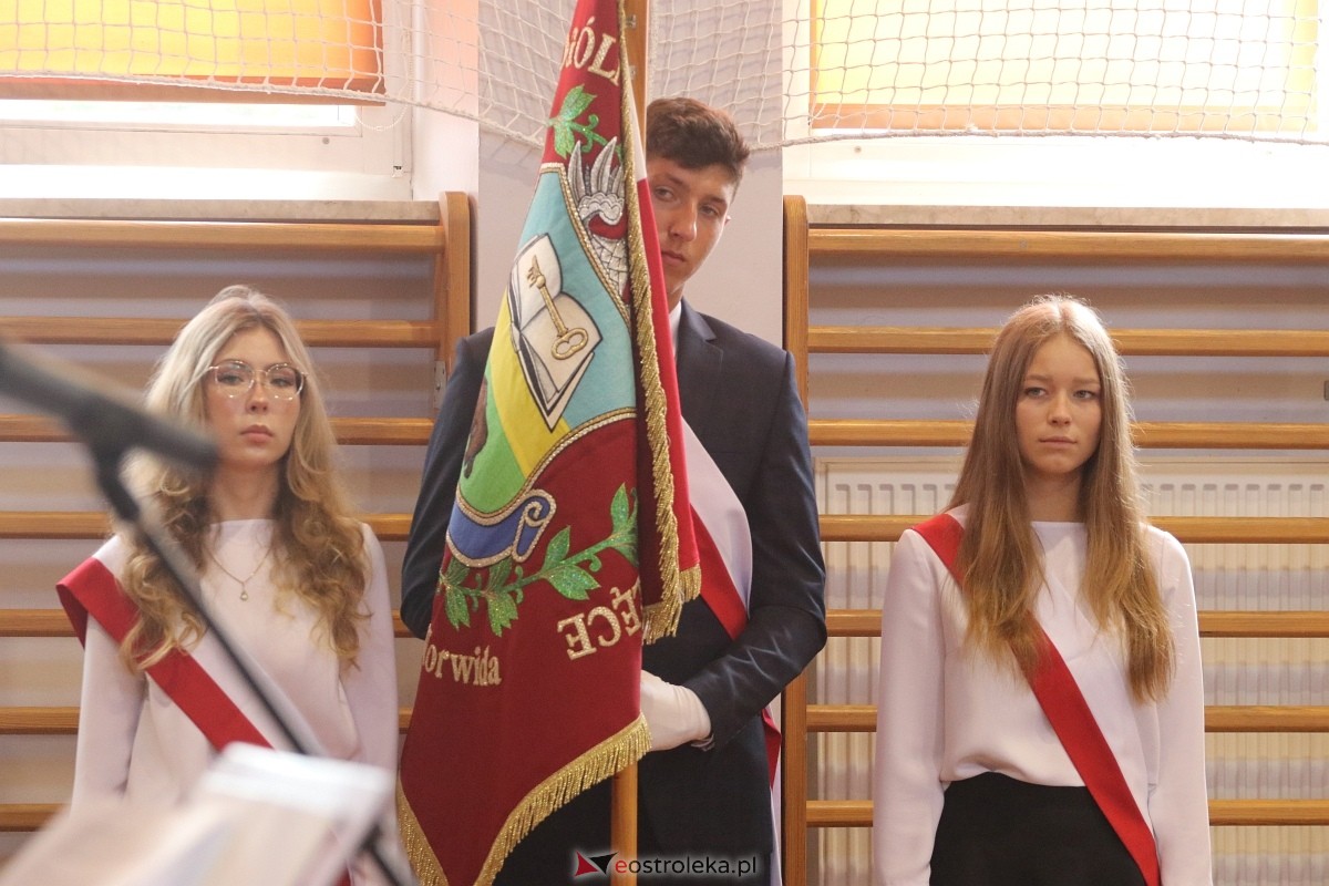 Rozpoczęcie roku szkolnego w II LO w Ostrołęce [02.09.2024] - zdjęcie #16 - eOstroleka.pl