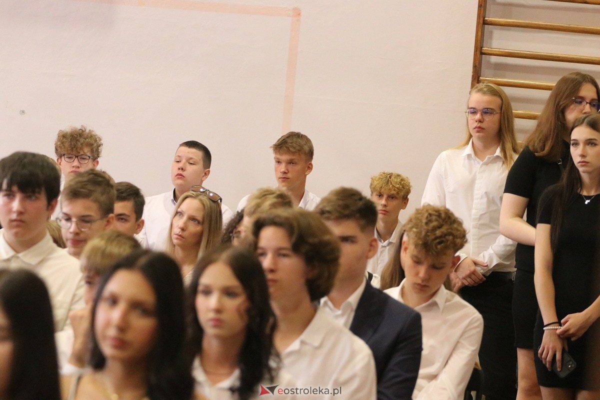 Rozpoczęcie roku szkolnego w II LO w Ostrołęce [02.09.2024] - zdjęcie #7 - eOstroleka.pl