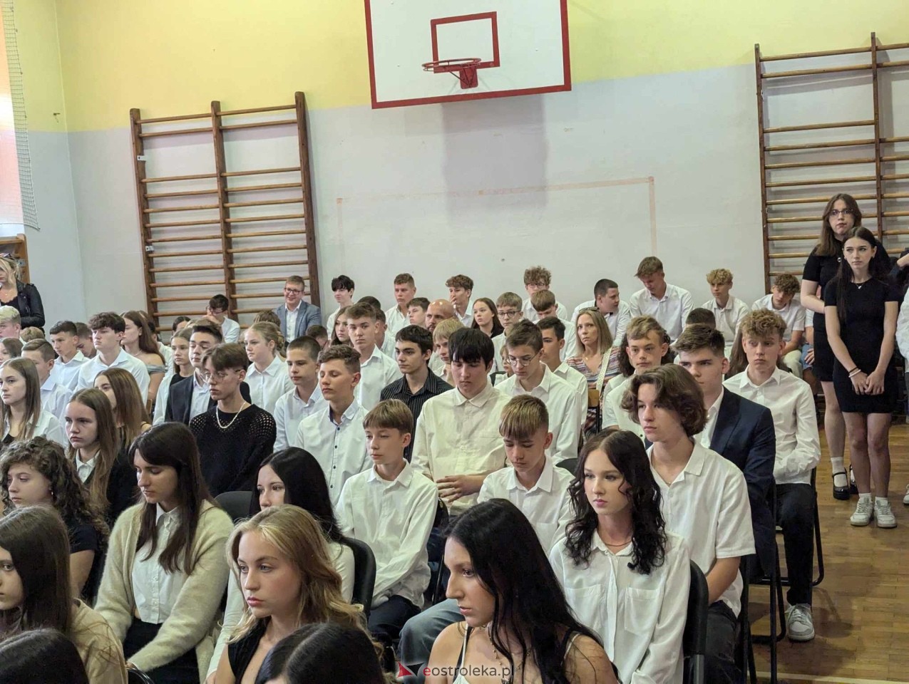 Rozpoczęcie roku szkolnego w II LO w Ostrołęce [02.09.2024] - zdjęcie #3 - eOstroleka.pl