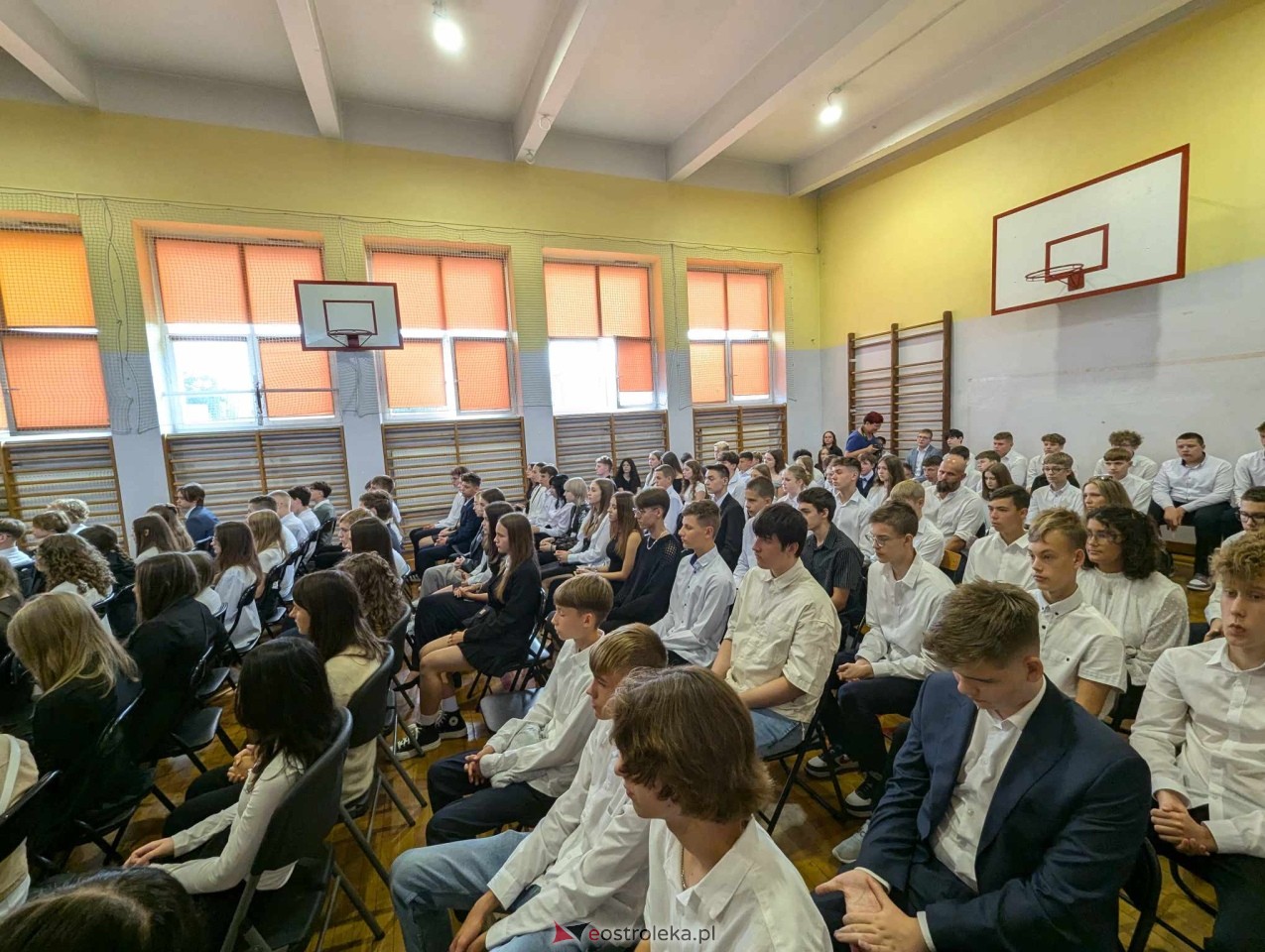 Rozpoczęcie roku szkolnego w II LO w Ostrołęce [02.09.2024] - zdjęcie #2 - eOstroleka.pl