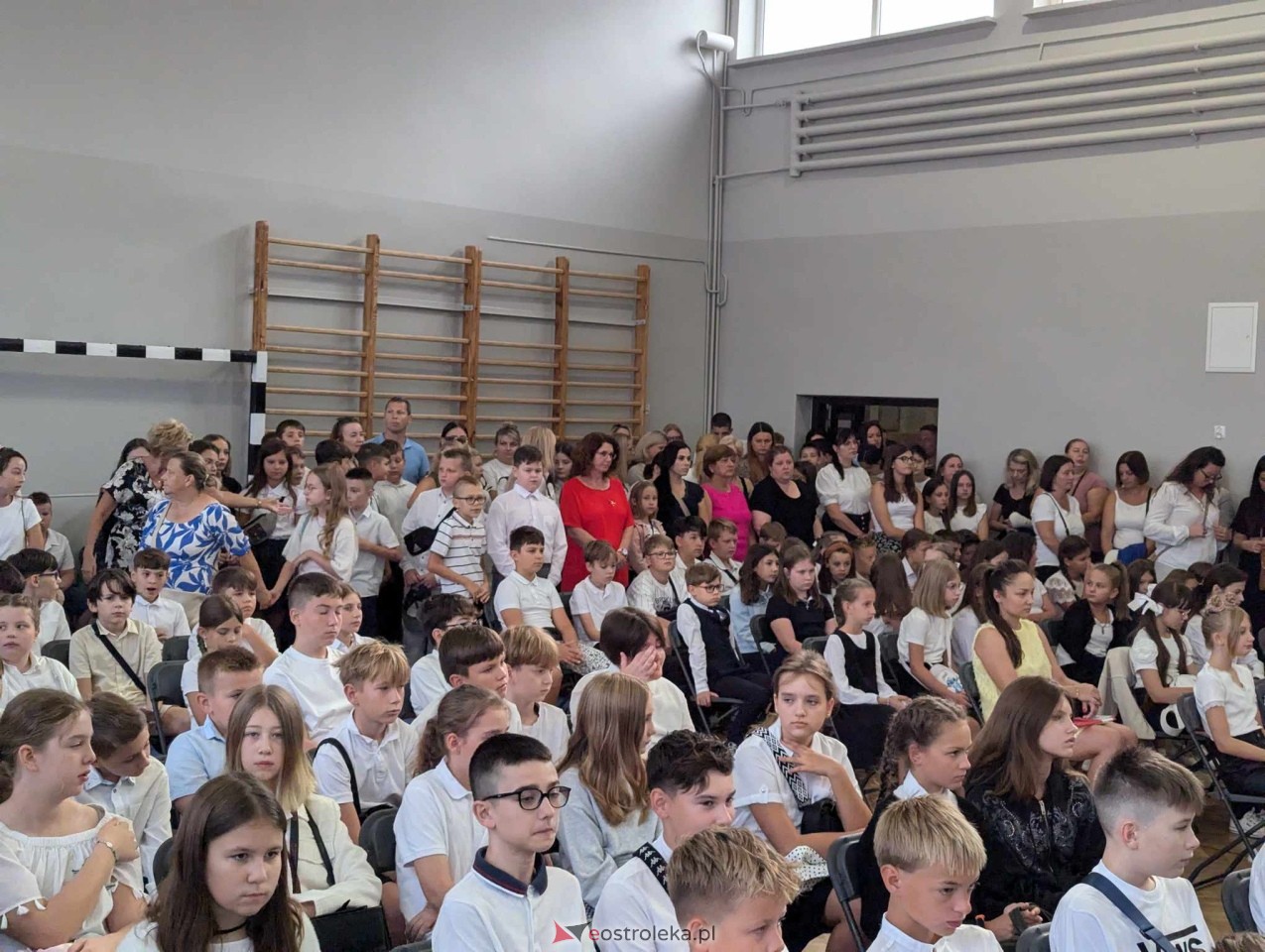 Rozpoczęcie roku szkolnego w SP 1 w Ostrołęce [02.09.2024] - zdjęcie #74 - eOstroleka.pl