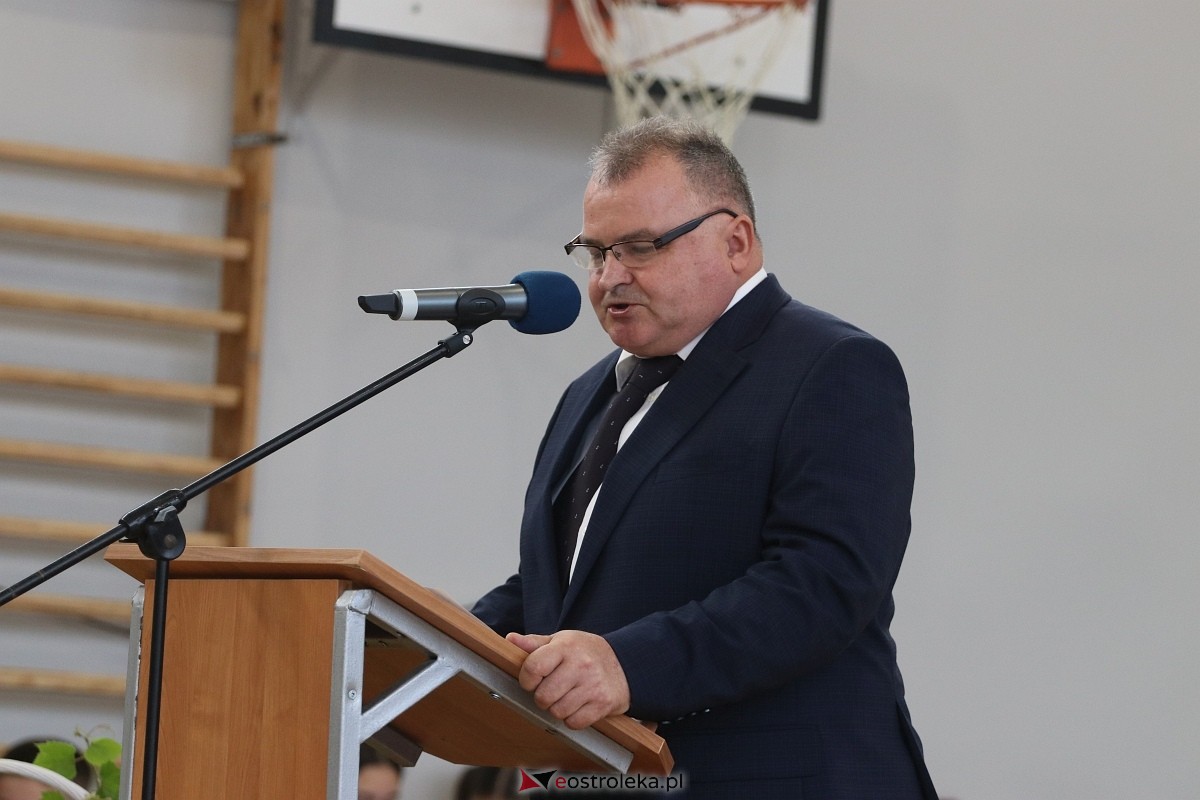 Rozpoczęcie roku szkolnego w SP 1 w Ostrołęce [02.09.2024] - zdjęcie #54 - eOstroleka.pl