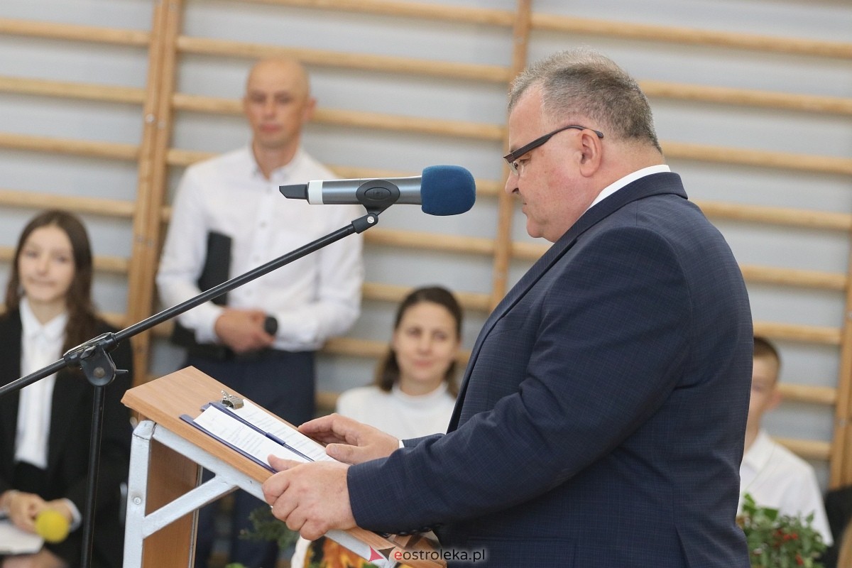 Rozpoczęcie roku szkolnego w SP 1 w Ostrołęce [02.09.2024] - zdjęcie #37 - eOstroleka.pl