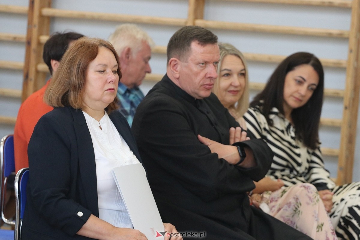 Rozpoczęcie roku szkolnego w SP 1 w Ostrołęce [02.09.2024] - zdjęcie #36 - eOstroleka.pl